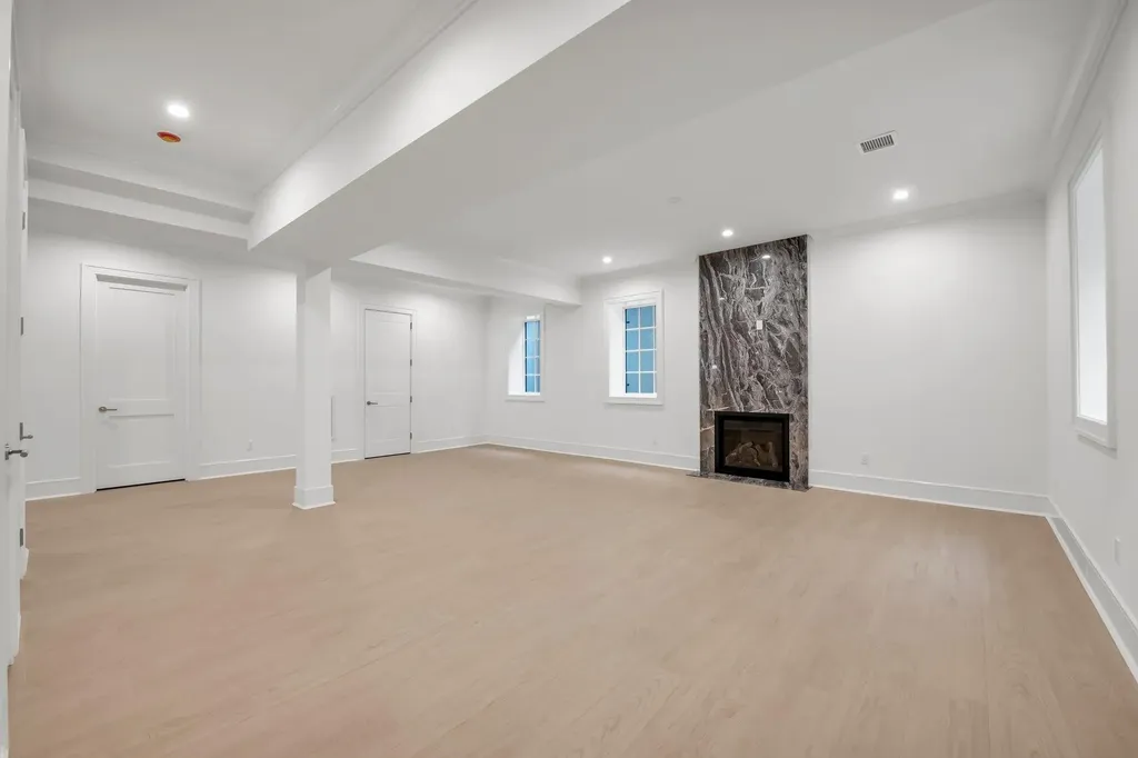 85 Dorchester Drive Manhasset NY 11030