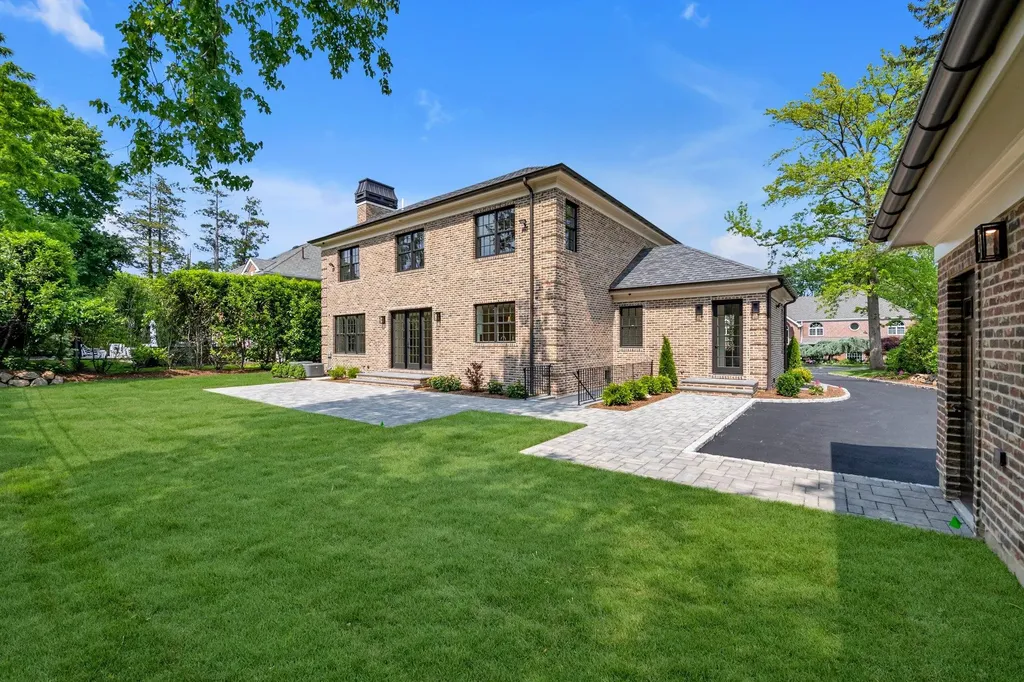 85 Dorchester Drive Manhasset NY 11030