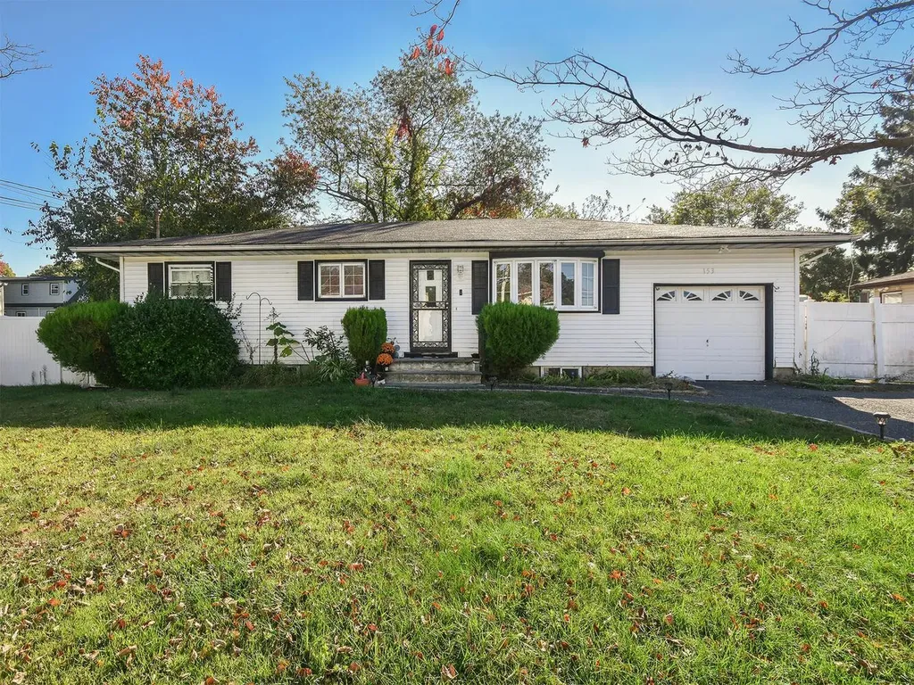 153 Scott Avenue Babylon NY 11729