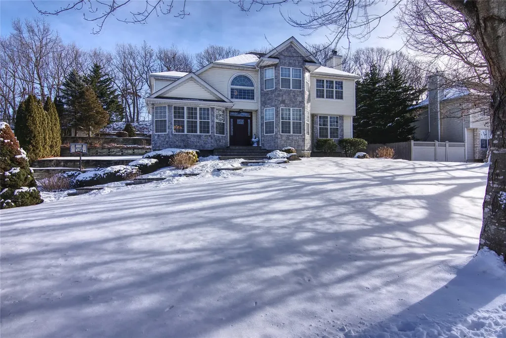 20 Whispering Woods Drive Smithtown NY 11787