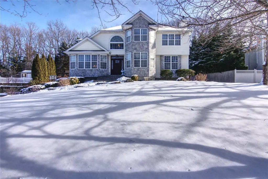 20 Whispering Woods Drive Smithtown NY 11787