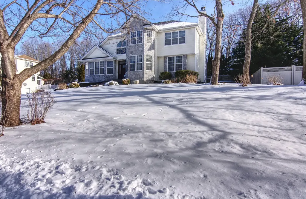 20 Whispering Woods Drive Smithtown NY 11787