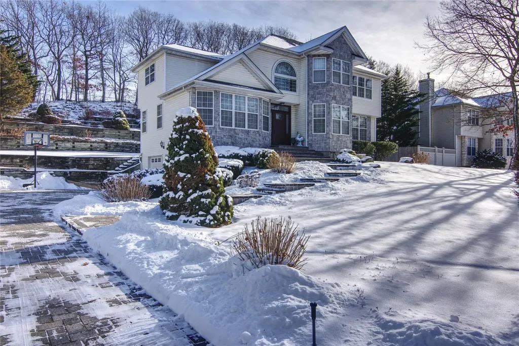 20 Whispering Woods Drive Smithtown NY 11787
