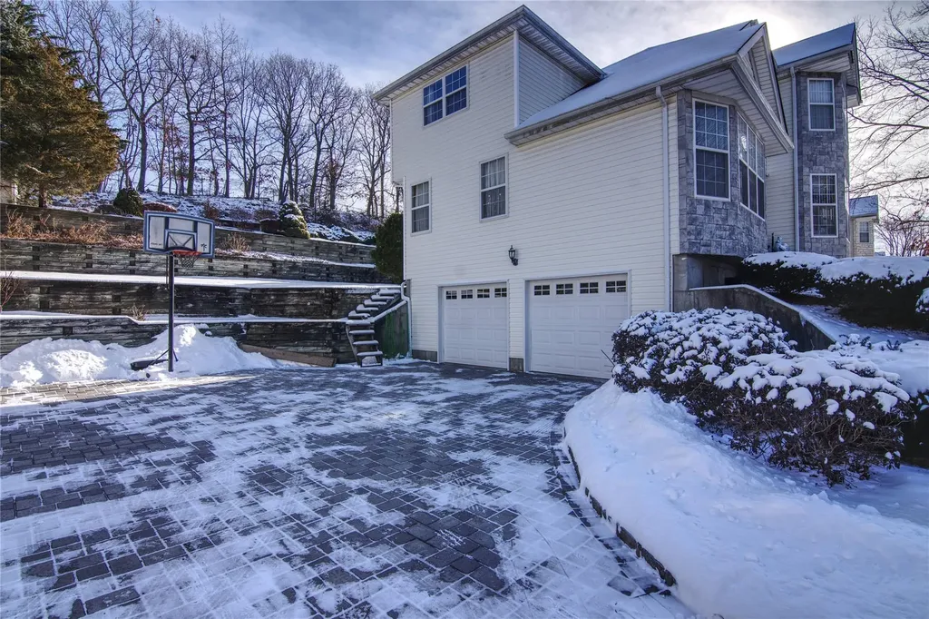 20 Whispering Woods Drive Smithtown NY 11787