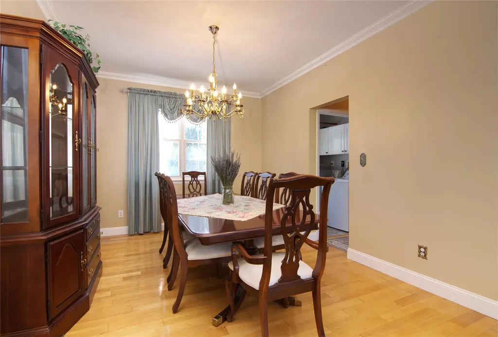 20 Whispering Woods Drive Smithtown NY 11787
