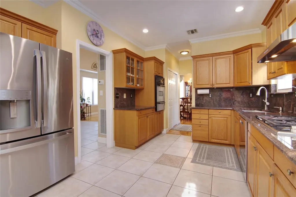 20 Whispering Woods Drive Smithtown NY 11787