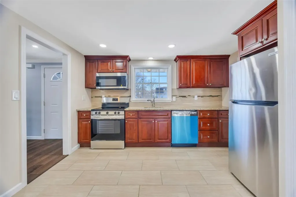 51 Pitchpine Place Medford NY 11763