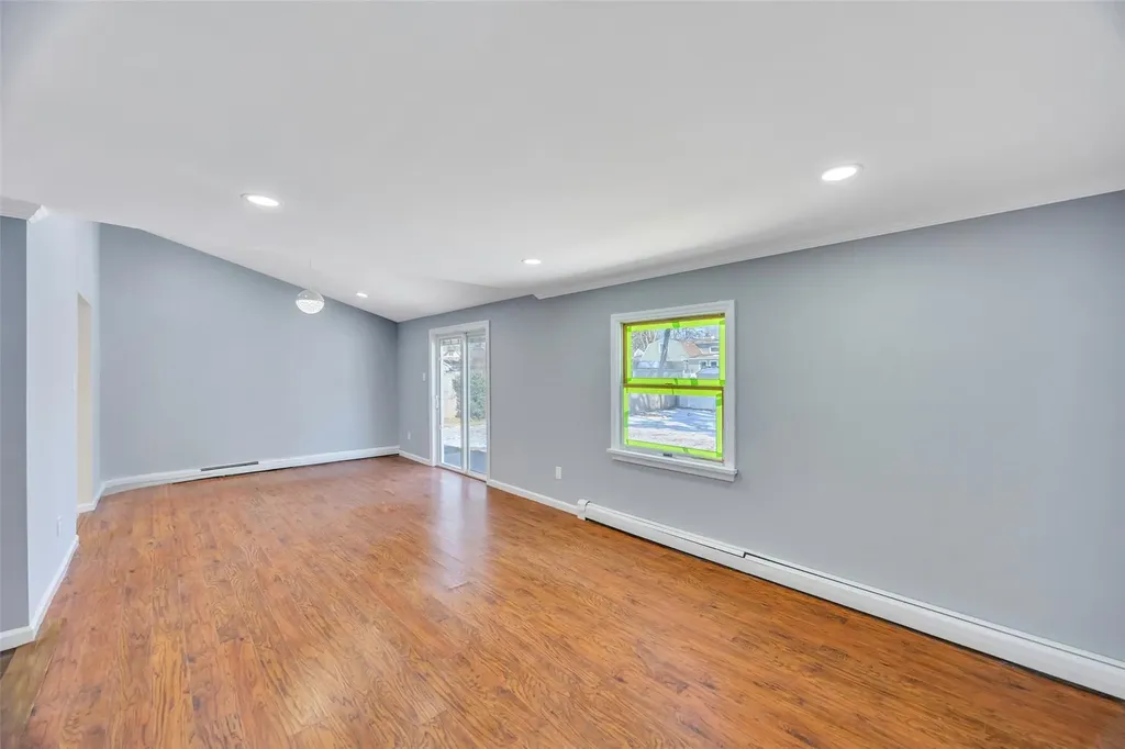 51 Pitchpine Place Medford NY 11763