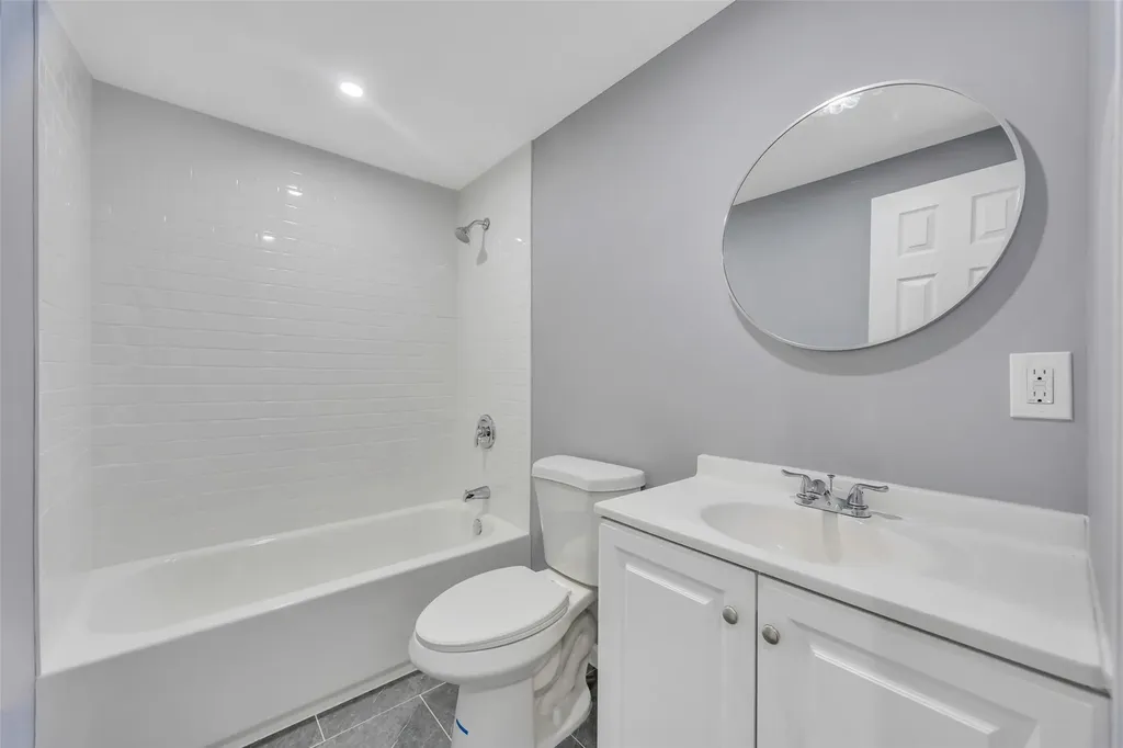 51 Pitchpine Place Medford NY 11763