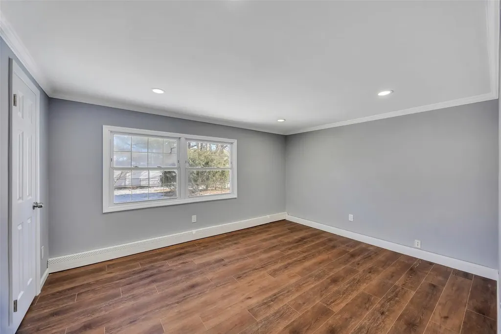 51 Pitchpine Place Medford NY 11763