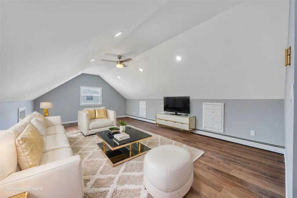 51 Pitchpine Place Medford NY 11763
