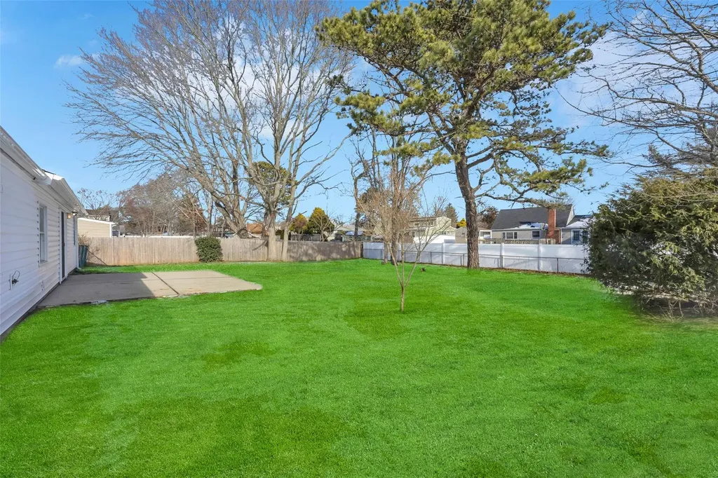 51 Pitchpine Place Medford NY 11763