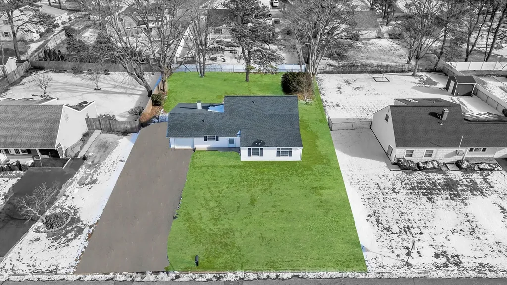 51 Pitchpine Place Medford NY 11763