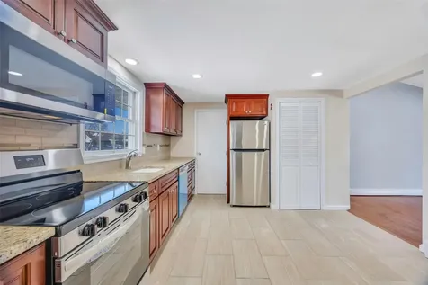 51 Pitchpine Place Medford NY 11763