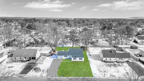 51 Pitchpine Place Medford NY 11763