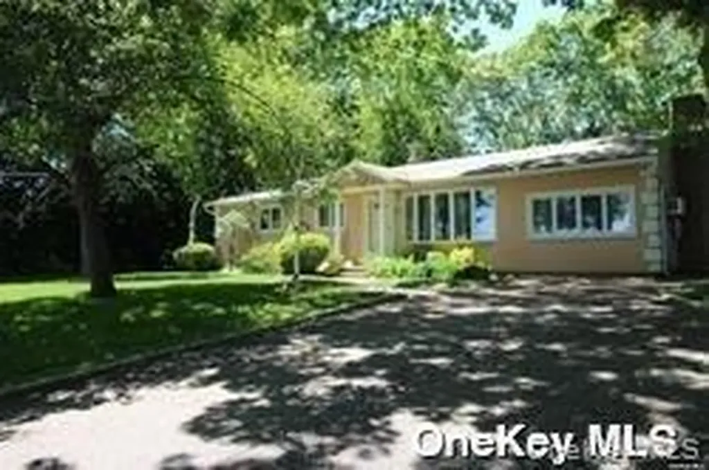 26 Romana Drive Hampton Bays NY 11946
