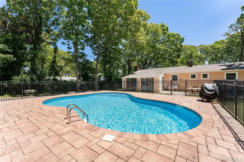 26 Romana Drive Hampton Bays NY 11946