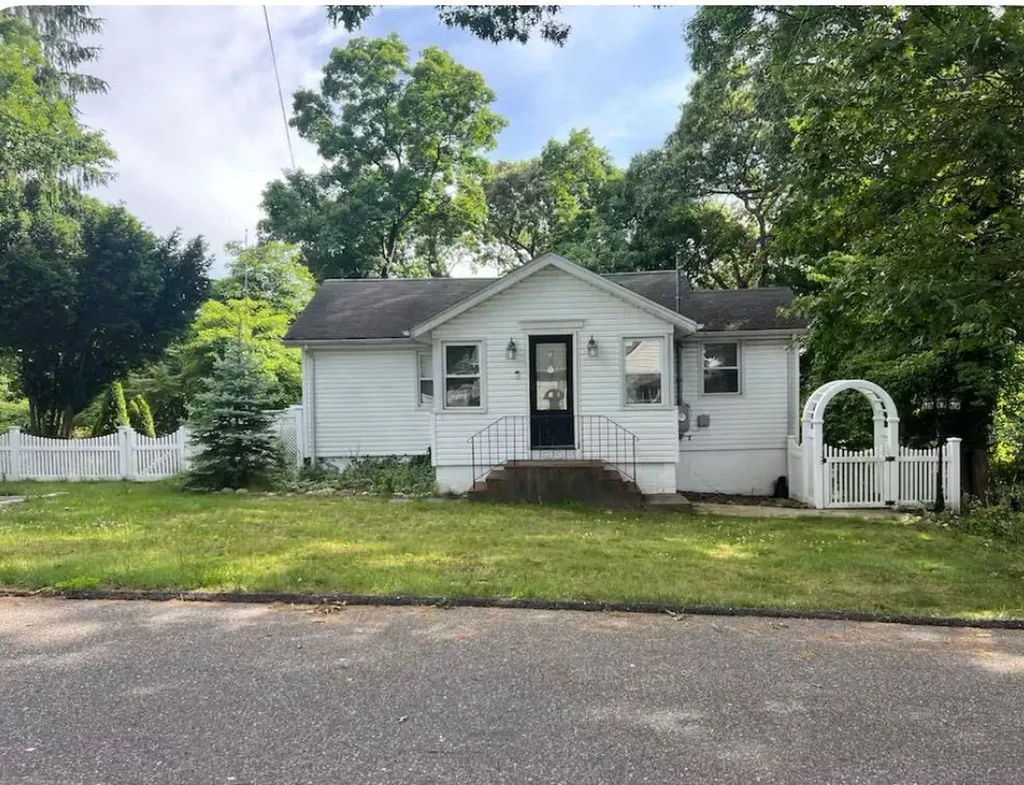 92 Cedar Drive Miller Place NY 11764