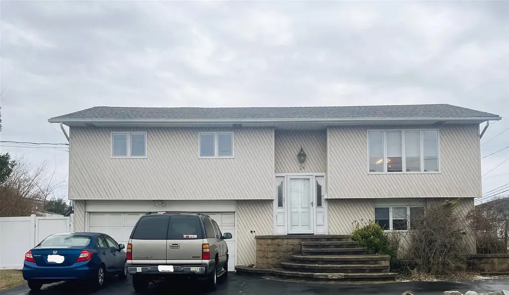 24 Cabot Road W Massapequa NY 11758