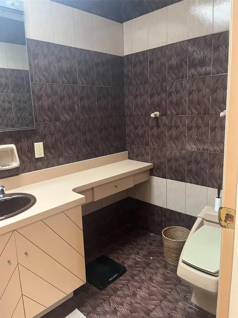 24 Cabot Road W Massapequa NY 11758