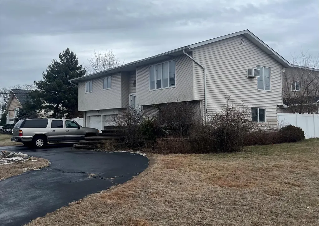 24 Cabot Road W Massapequa NY 11758