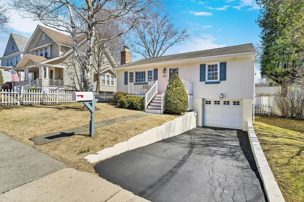 8 Seneca Avenue White Plains NY 10603