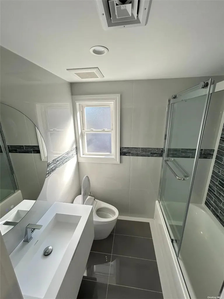 211 Sunnyside Road Oceanside NY 11572