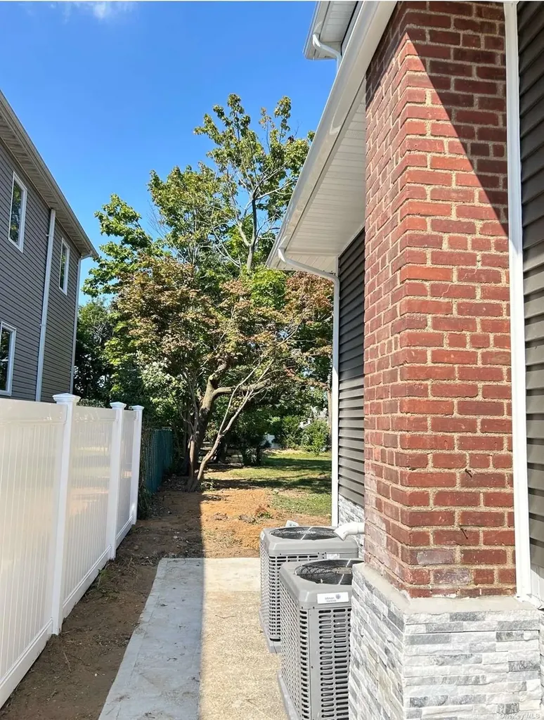 211 Sunnyside Road Oceanside NY 11572