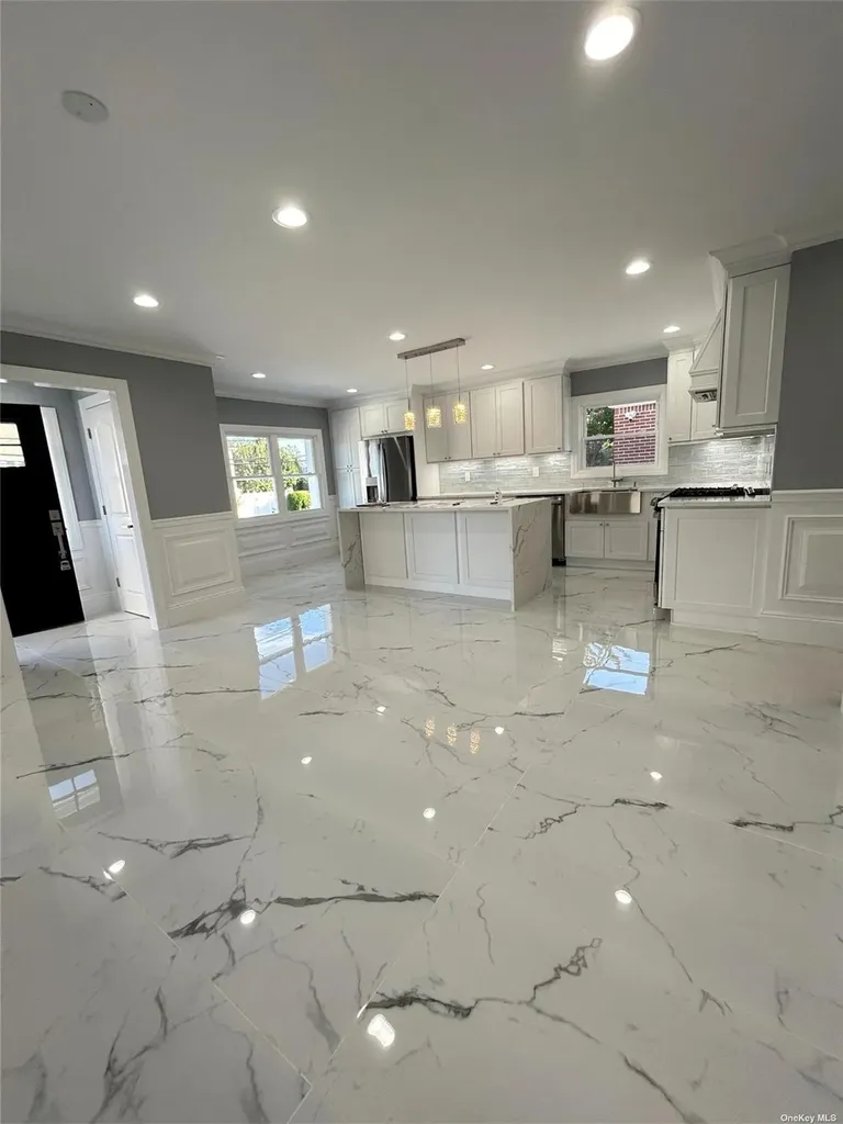211 Sunnyside Road Oceanside NY 11572
