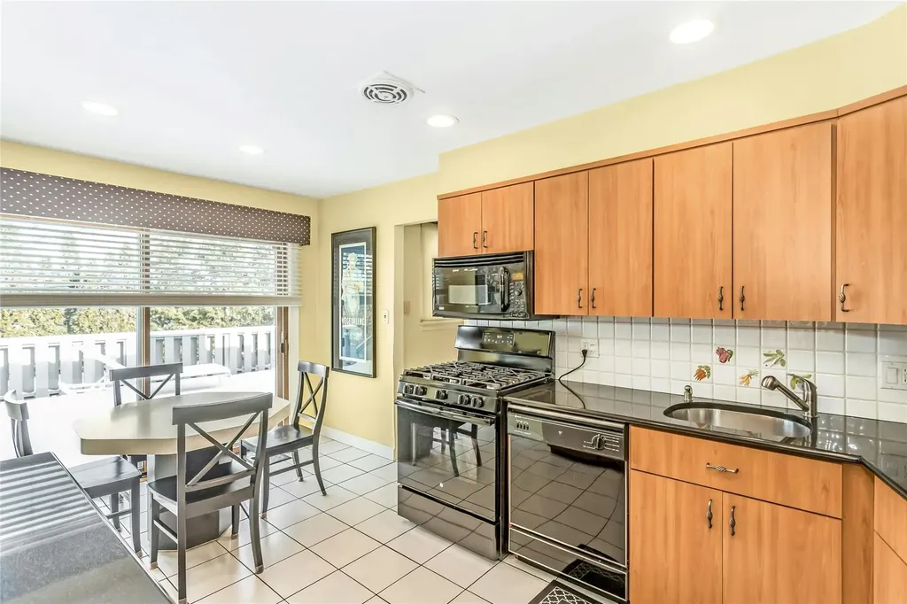 9 Linda Lane Plainview NY 11803