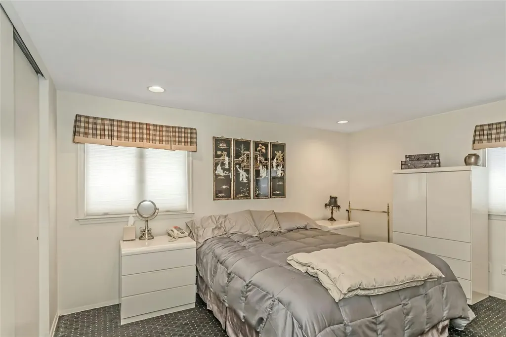 9 Linda Lane Plainview NY 11803