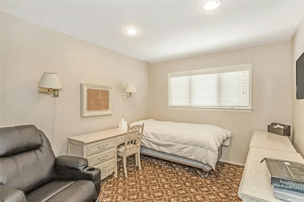 9 Linda Lane Plainview NY 11803