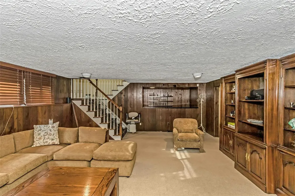 9 Linda Lane Plainview NY 11803