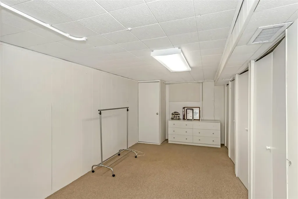 9 Linda Lane Plainview NY 11803