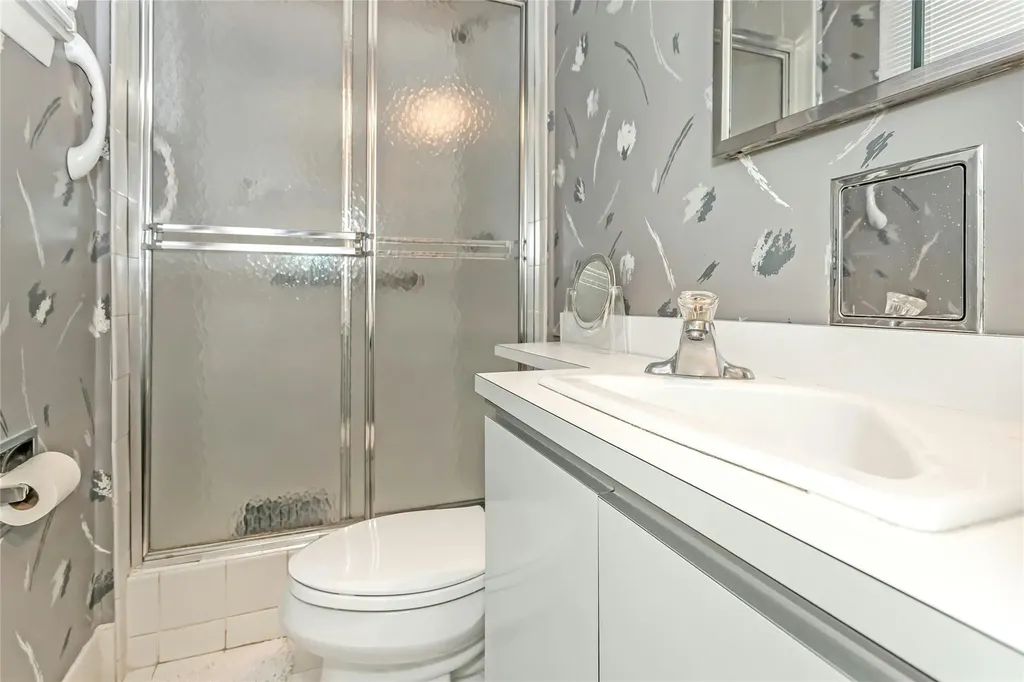9 Linda Lane Plainview NY 11803