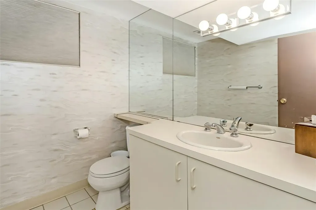 9 Linda Lane Plainview NY 11803
