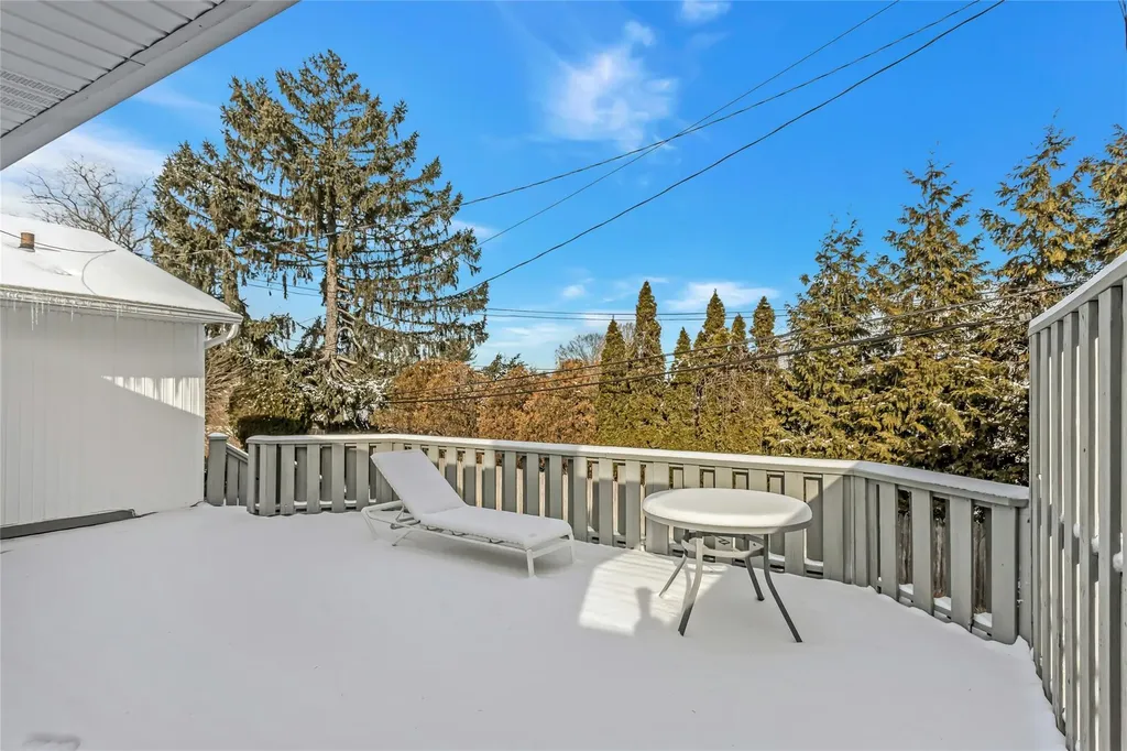 9 Linda Lane Plainview NY 11803