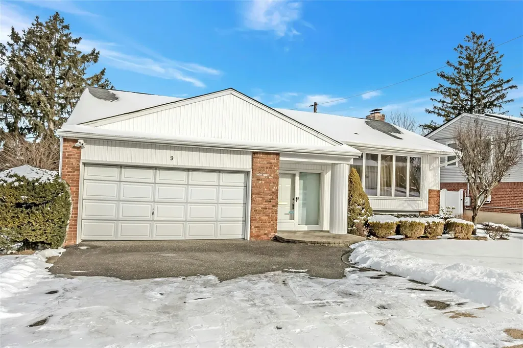 9 Linda Lane Plainview NY 11803