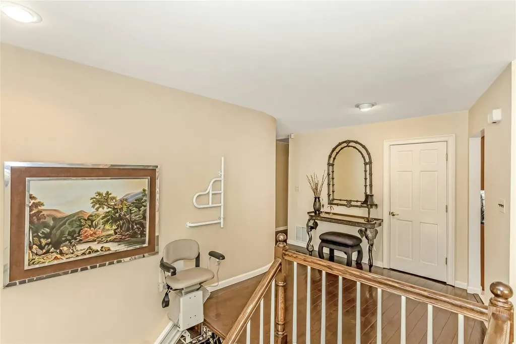 9 Linda Lane Plainview NY 11803