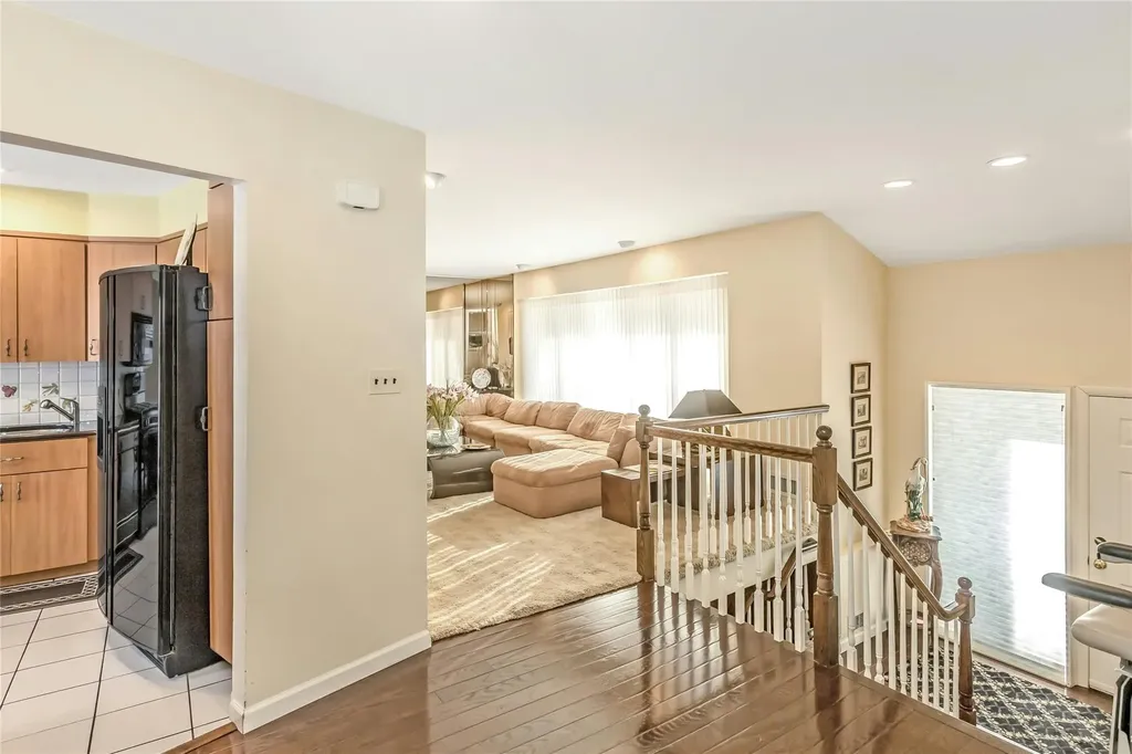 9 Linda Lane Plainview NY 11803
