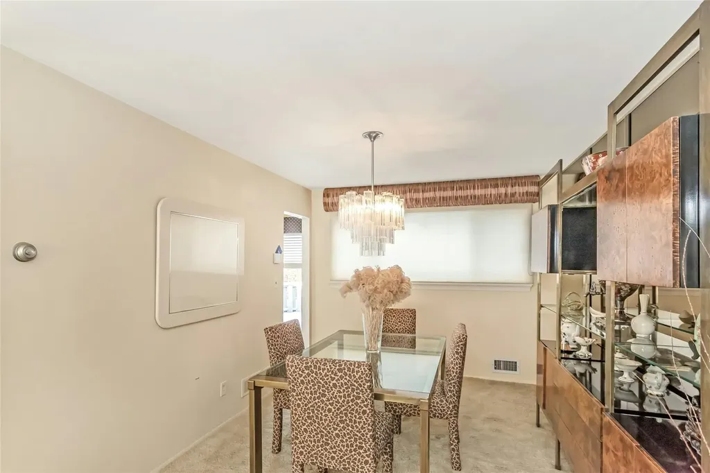 9 Linda Lane Plainview NY 11803