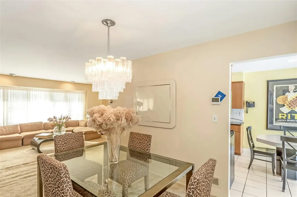 9 Linda Lane Plainview NY 11803