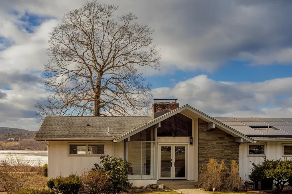 19 Scenic Drive Hyde Park NY 12538