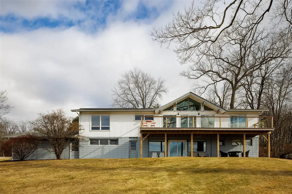 19 Scenic Drive Hyde Park NY 12538