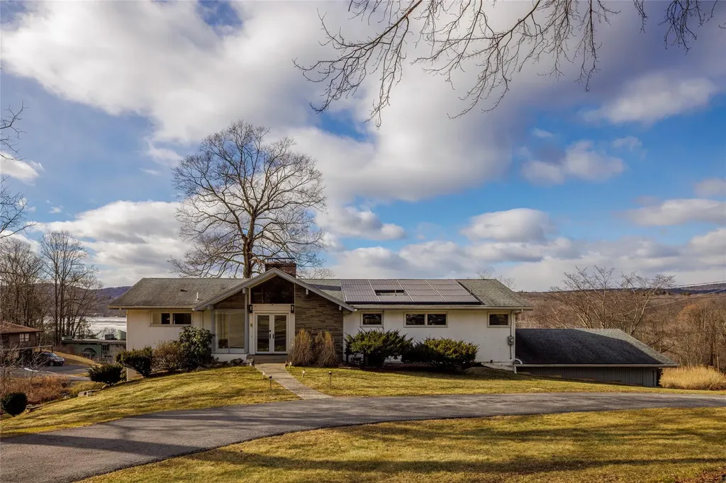 19 Scenic Drive Hyde Park NY 12538
