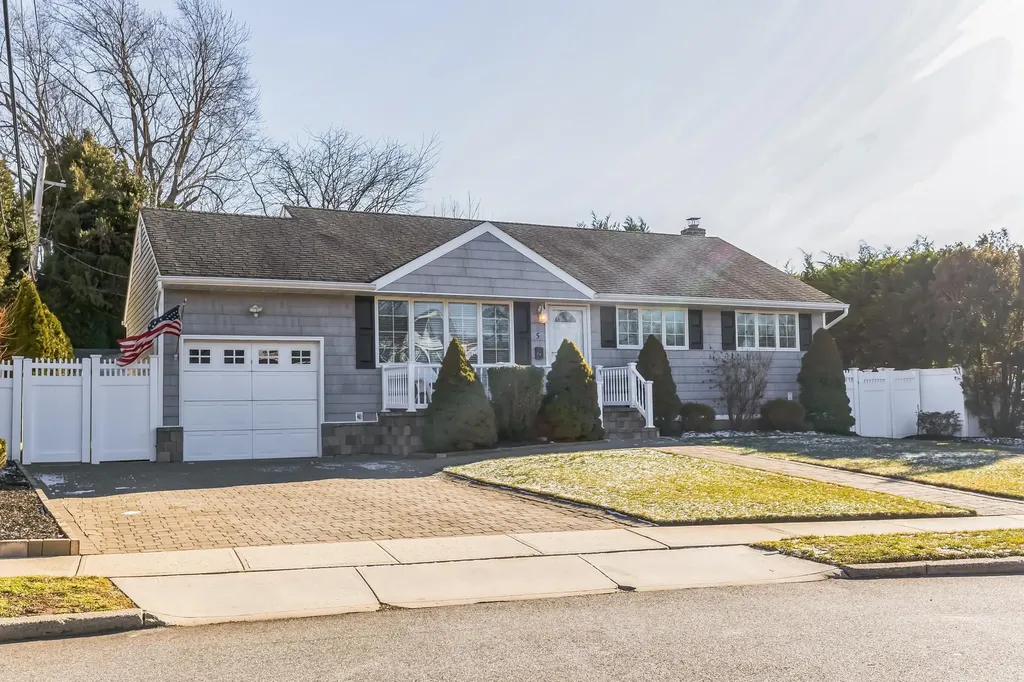 5 Haven Lane Old Bethpage NY 11804