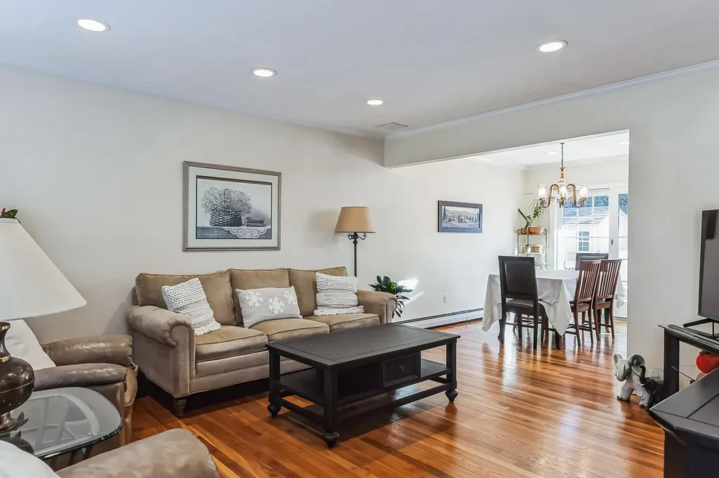 5 Haven Lane Old Bethpage NY 11804