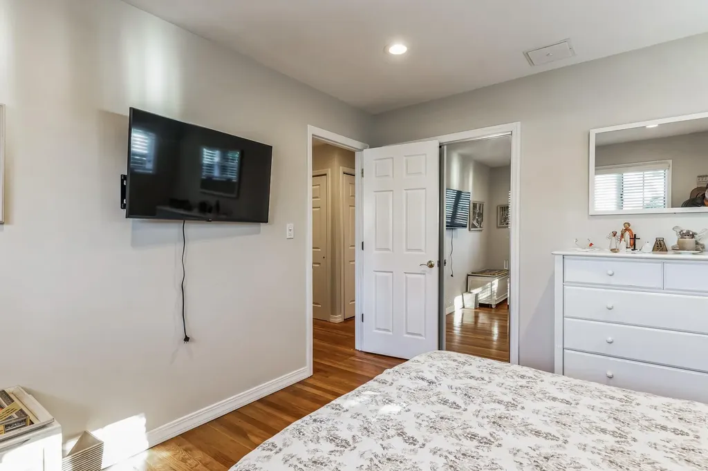 5 Haven Lane Old Bethpage NY 11804