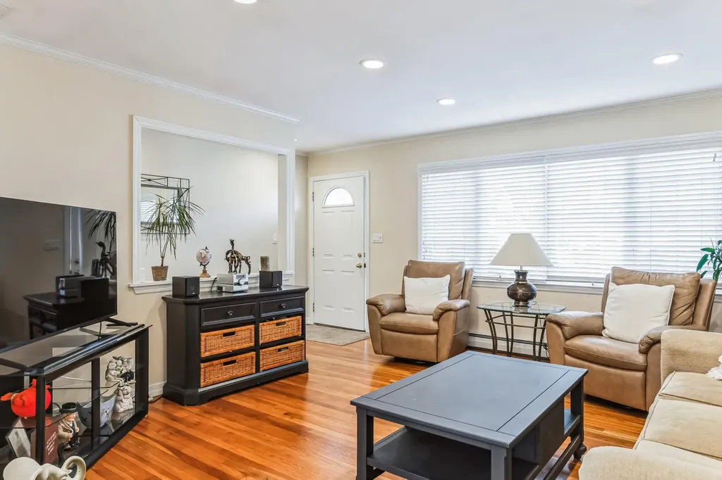 5 Haven Lane Old Bethpage NY 11804