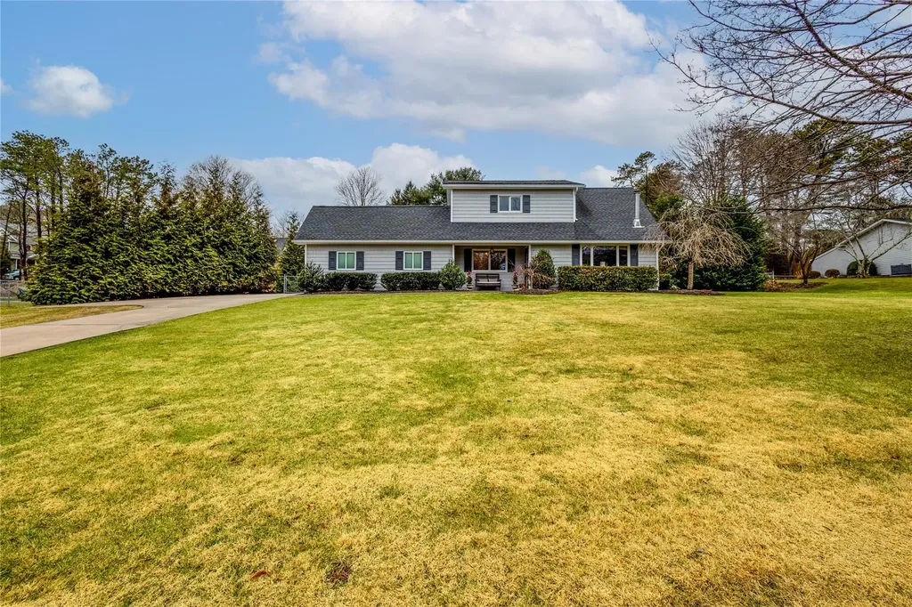4 Rider Lane Brookhaven NY 11786